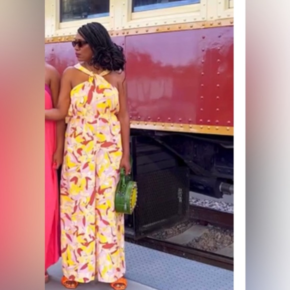 Wide leg jumpsuit halter top size XL feminine floral vacation island tropical - Picture 2 of 16